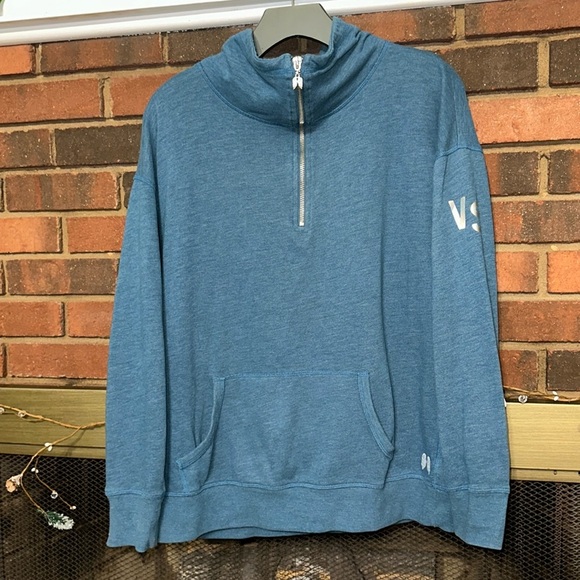 🛍️ NEW Victoria’s Secret loose fit soft sweater top. Excellent condition. - Picture 5 of 6